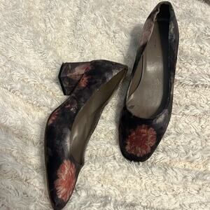 Sesto Meucci - Velvet  Floral Pumps Sz10 Retail $265 “Made in Italy”